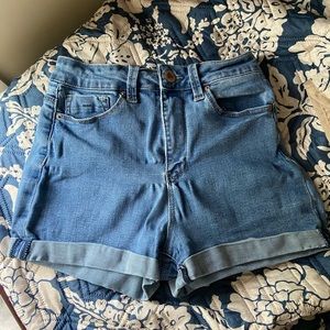 Cute High Waisted shorts!!